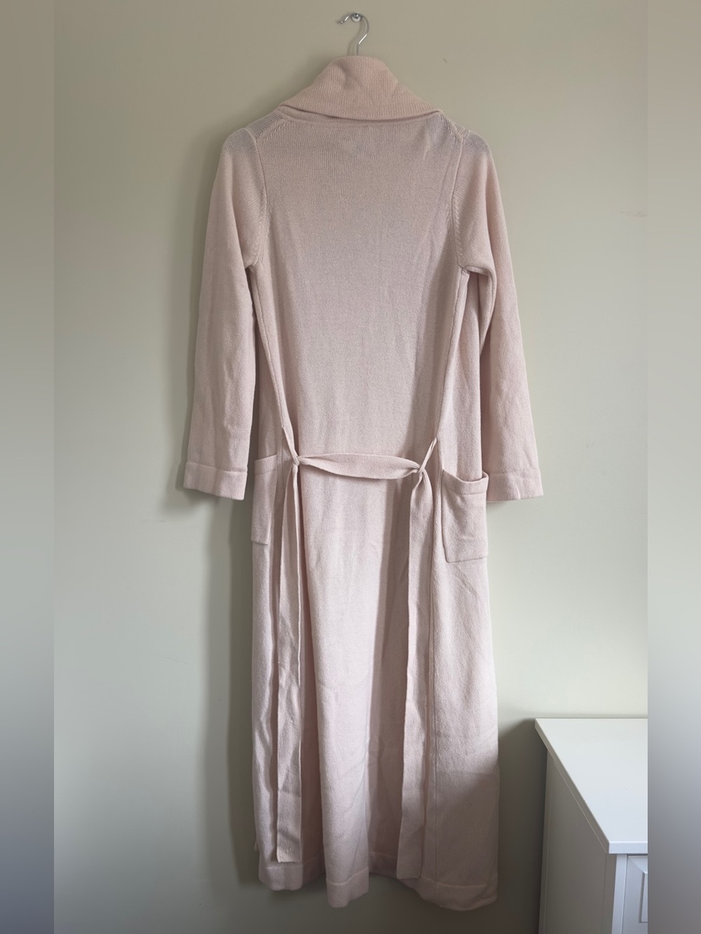 Holt Renfrew Vintage 100% Cashmere Robe in Soft Pink - Picture 5 of 15